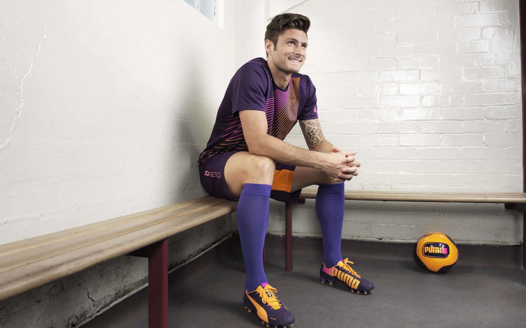 “高新体育中心:网球赛事上演世界级对决,精彩不断”